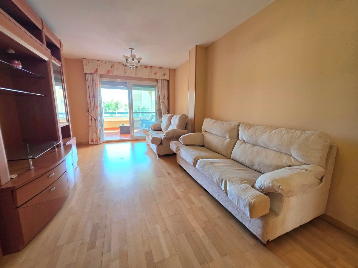 3 Bed Middle Floor Apartment in Selwo
