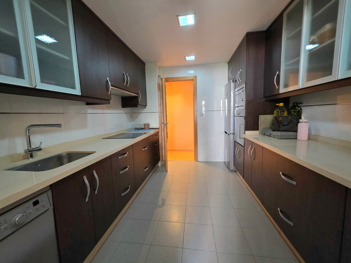 3 Bed Middle Floor Apartment in Selwo