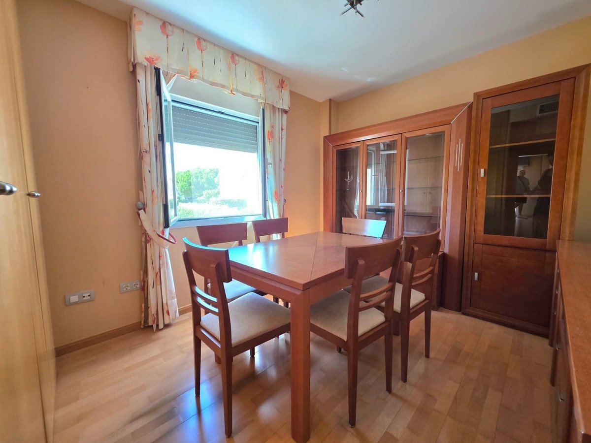 3 Bed Middle Floor Apartment in Selwo