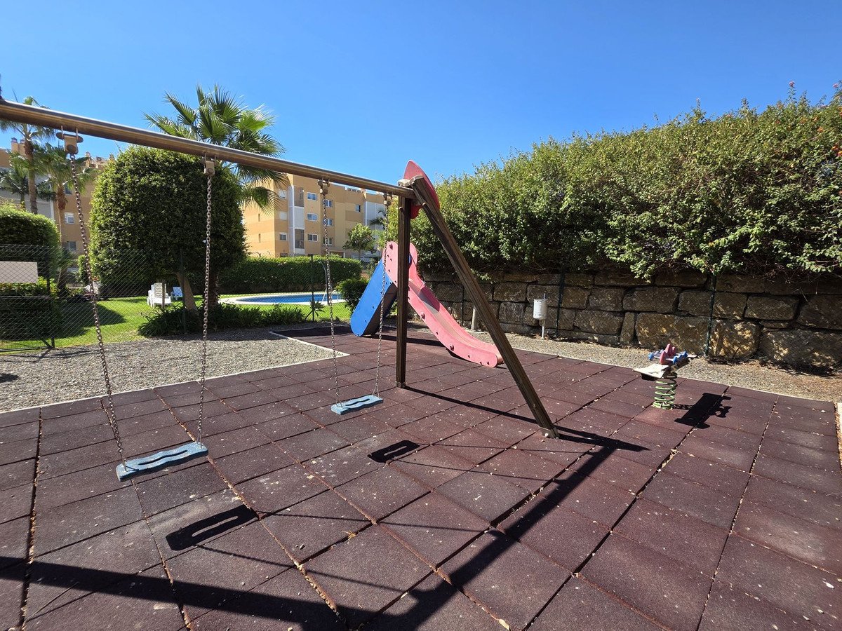 3 Bed Middle Floor Apartment in Selwo