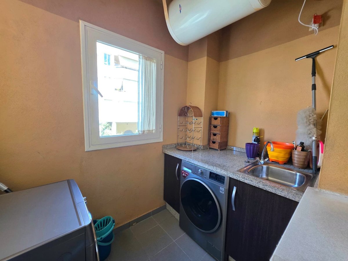 3 Bed Middle Floor Apartment in Selwo