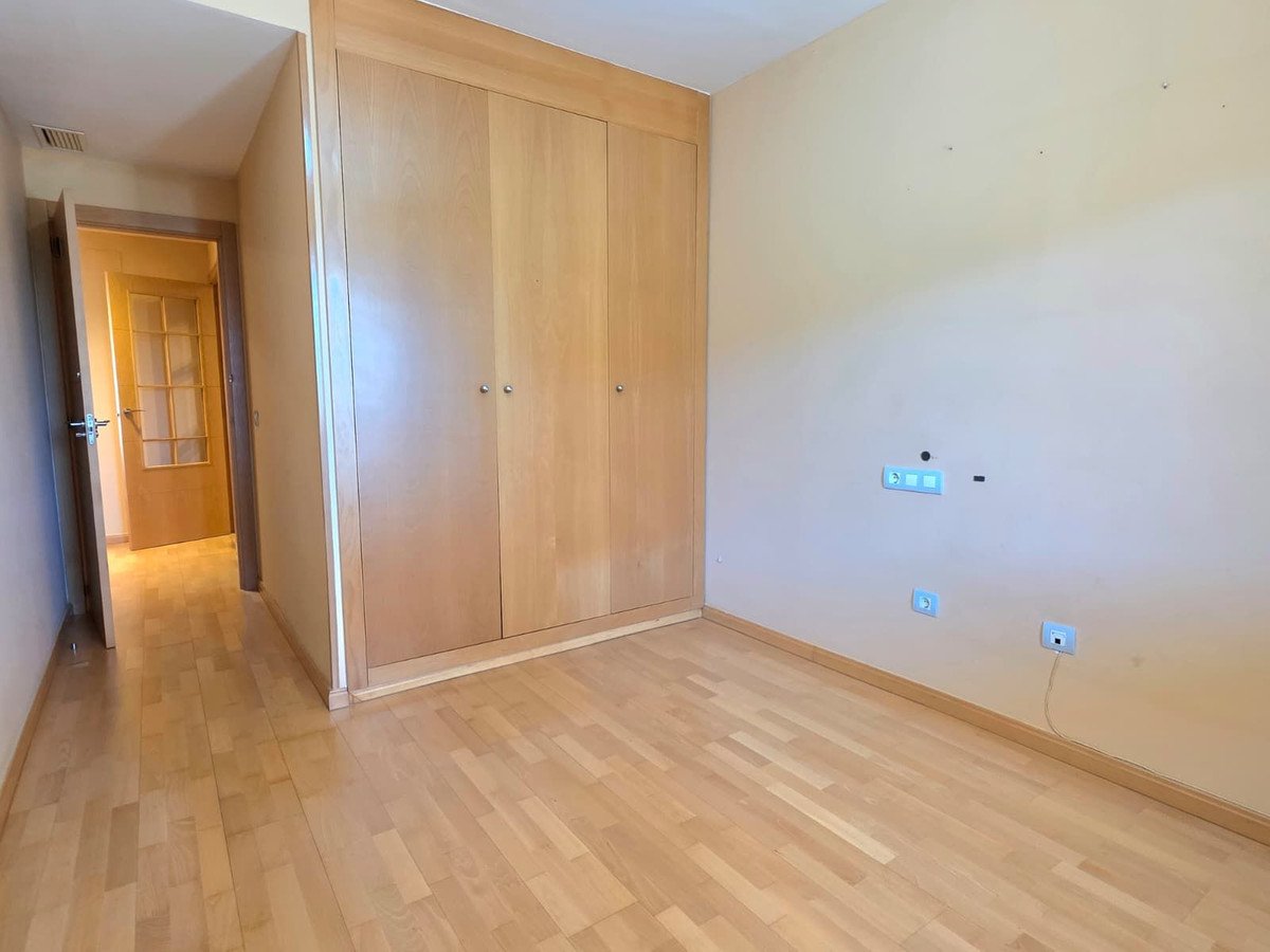 3 Bed Middle Floor Apartment in Selwo