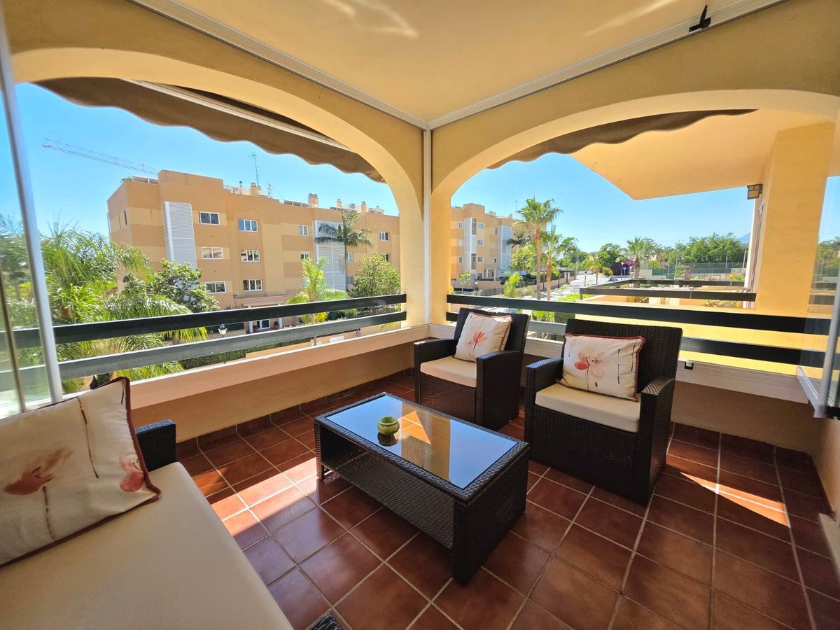 3 Bed Middle Floor Apartment in Selwo