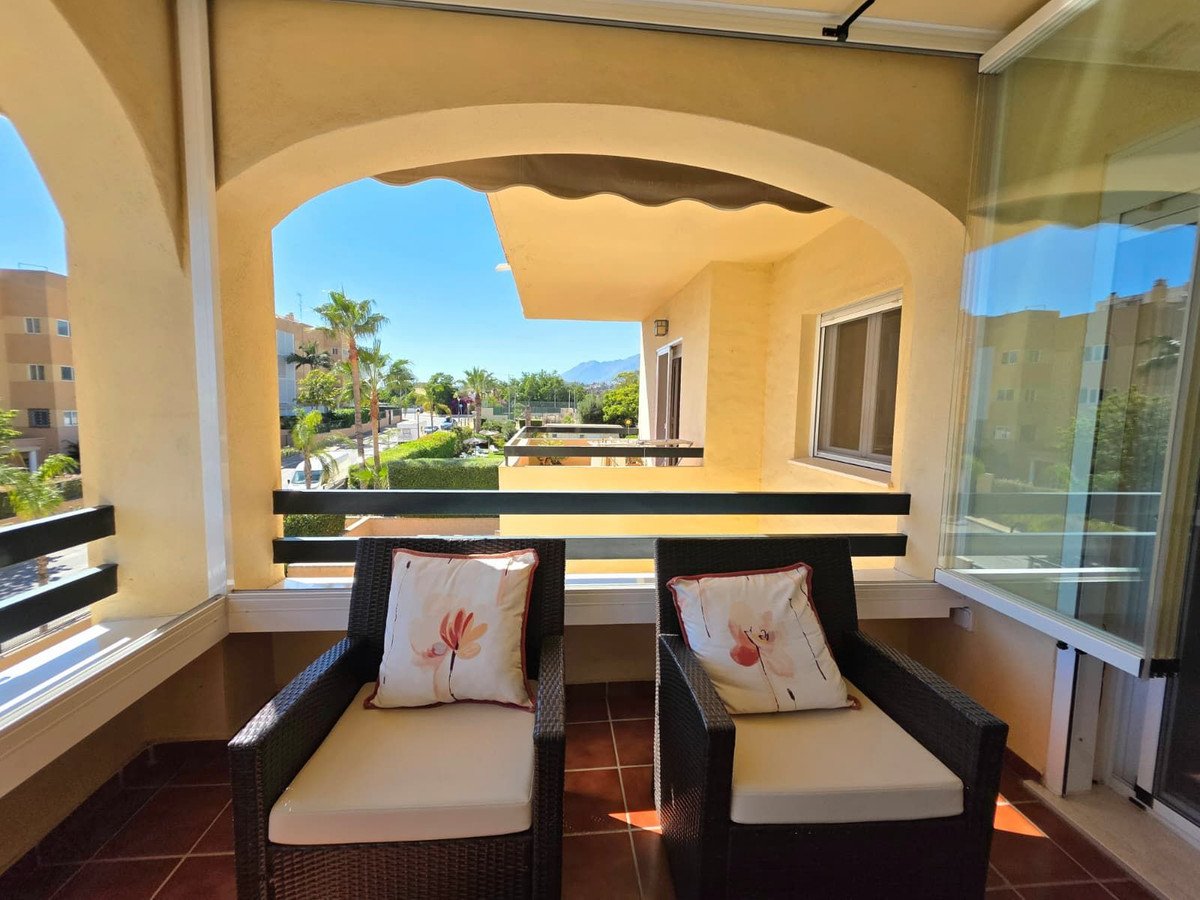3 Bed Middle Floor Apartment in Selwo
