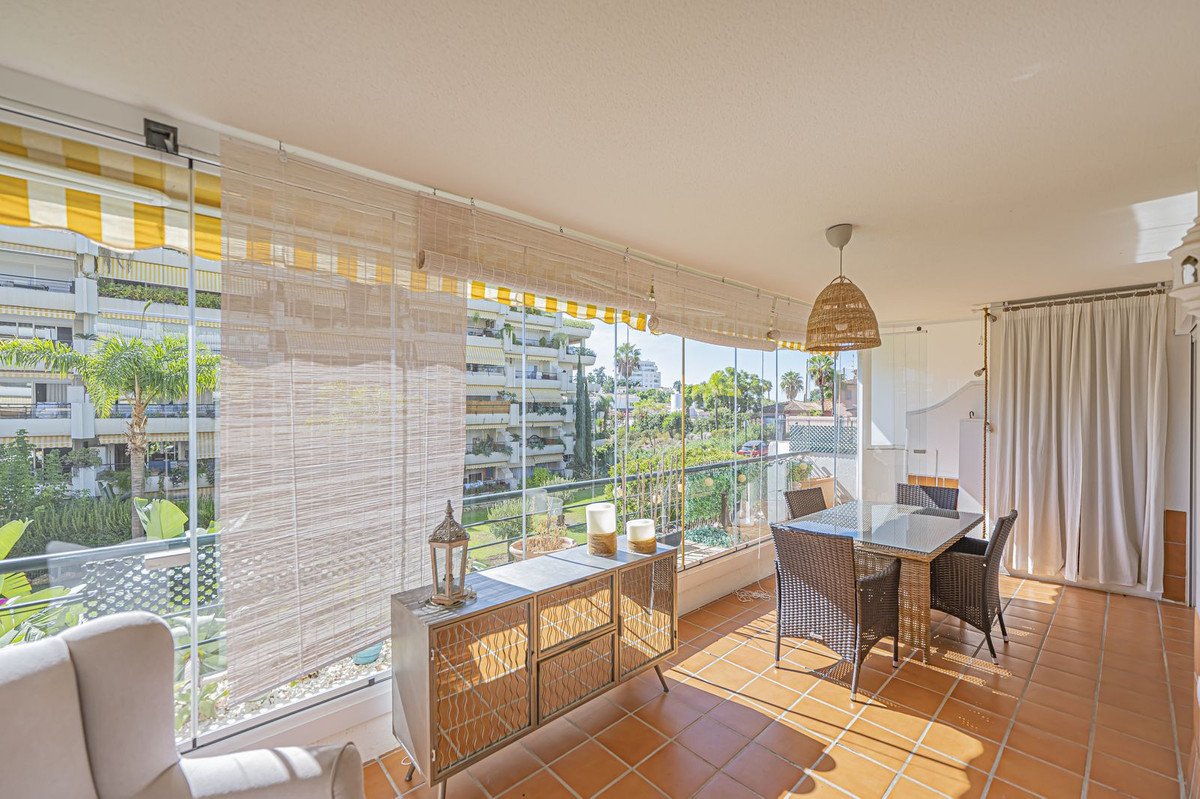 2 Bed Middle Floor Apartment in Guadalmina Alta
