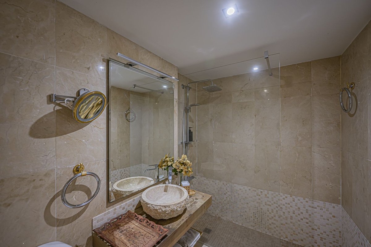 2 Bed Middle Floor Apartment in Guadalmina Alta