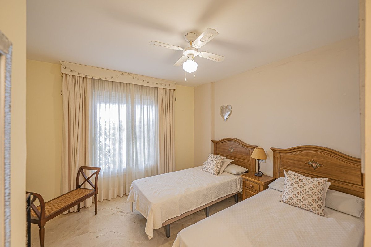 2 Bed Middle Floor Apartment in Guadalmina Alta