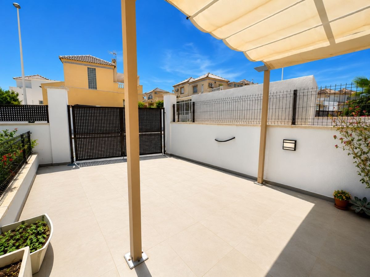 3 Bed Semi-Detached House in Torrevieja