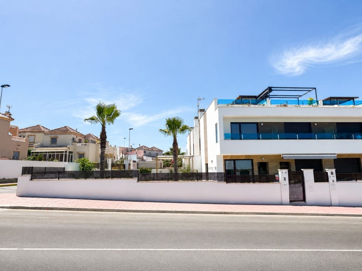 3 Bed Semi-Detached House in Torrevieja