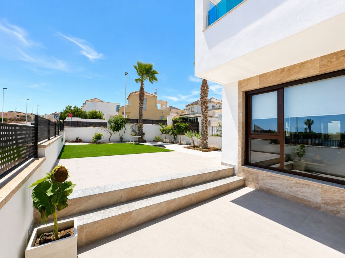 3 Bed Semi-Detached House in Torrevieja
