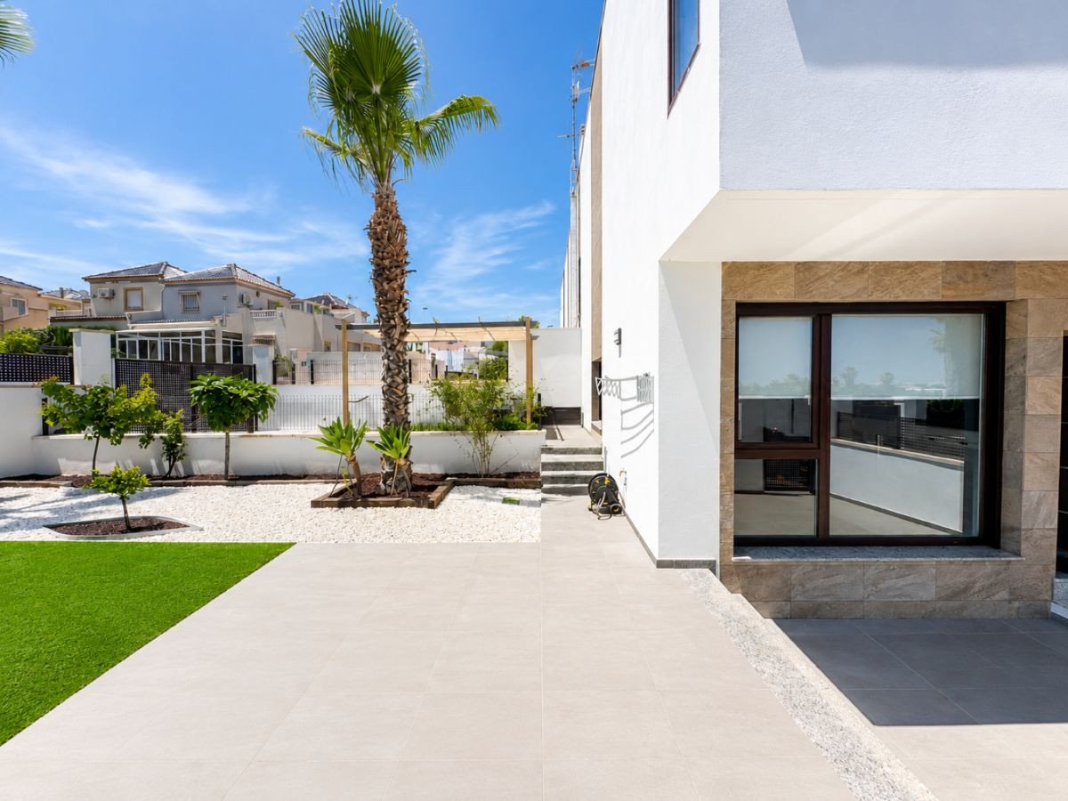 3 Bed Semi-Detached House in Torrevieja