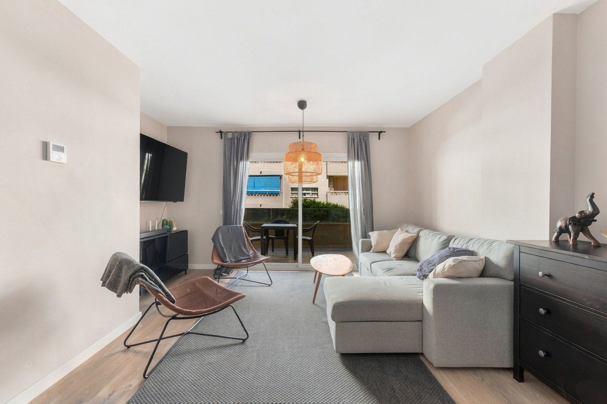 3 Bed Middle Floor Apartment in Nueva Andalucía