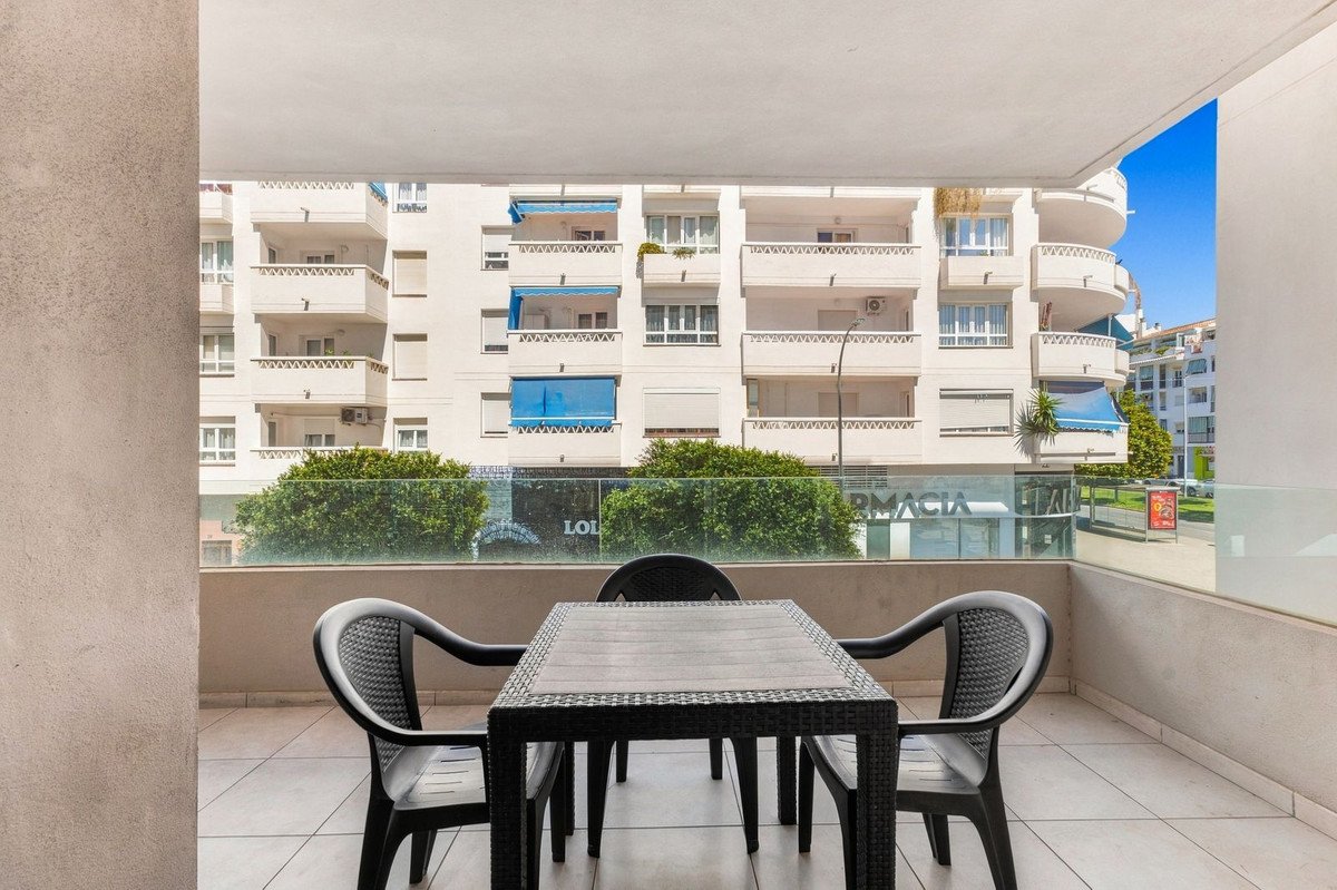 3 Bed Middle Floor Apartment in Nueva Andalucía