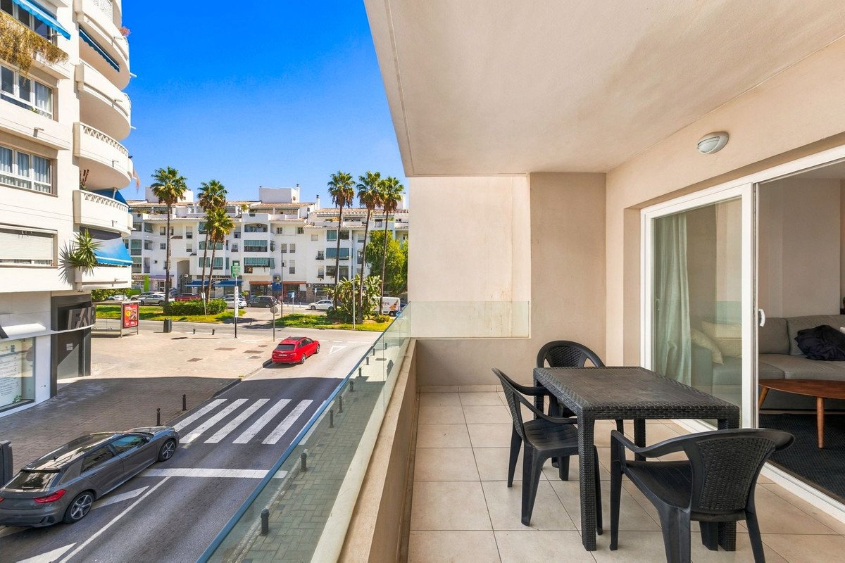 3 Bed Middle Floor Apartment in Nueva Andalucía