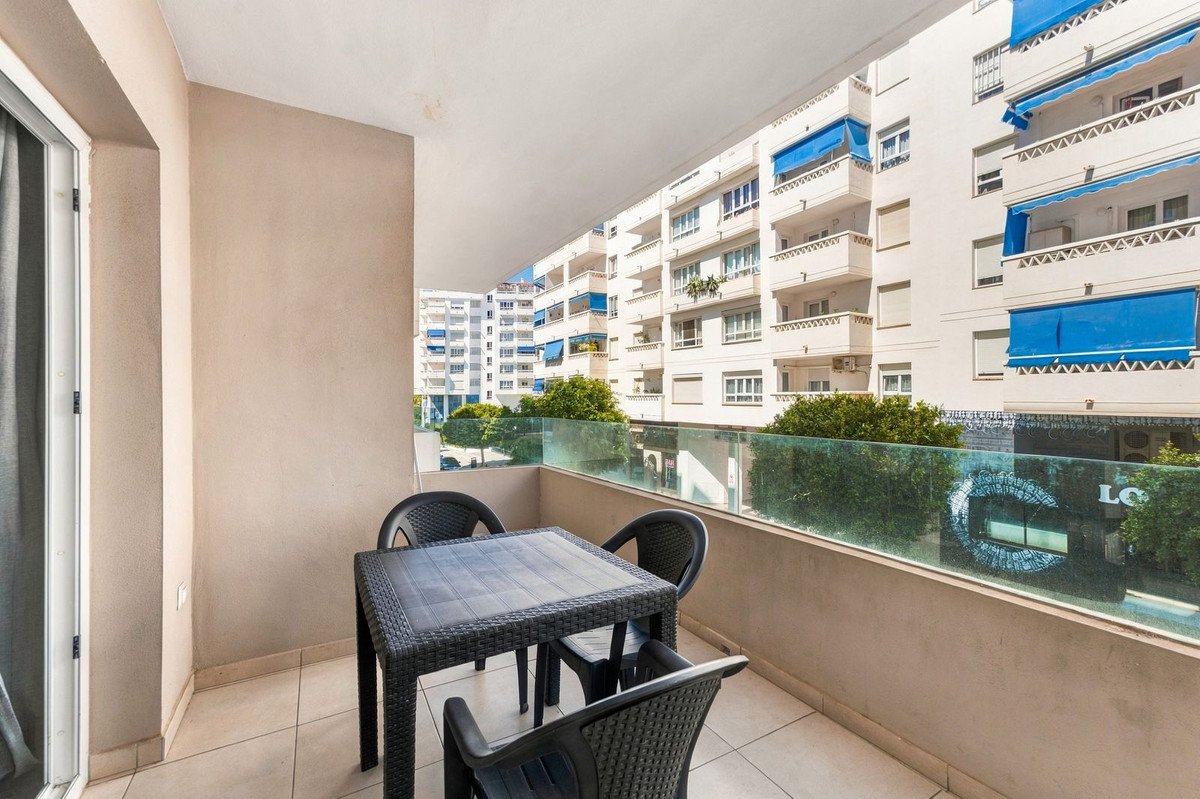 3 Bed Middle Floor Apartment in Nueva Andalucía