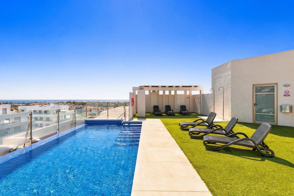 3 Bed Middle Floor Apartment in Nueva Andalucía