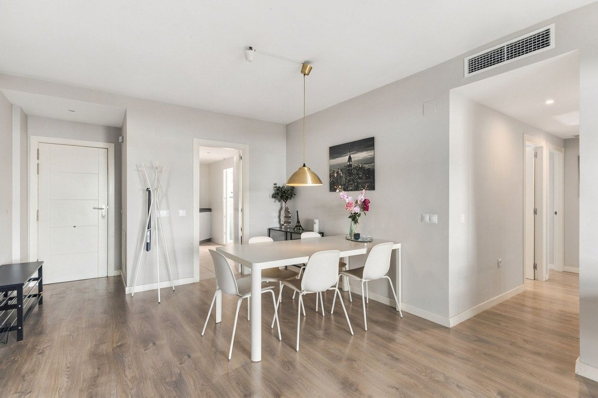 3 Bed Middle Floor Apartment in Nueva Andalucía