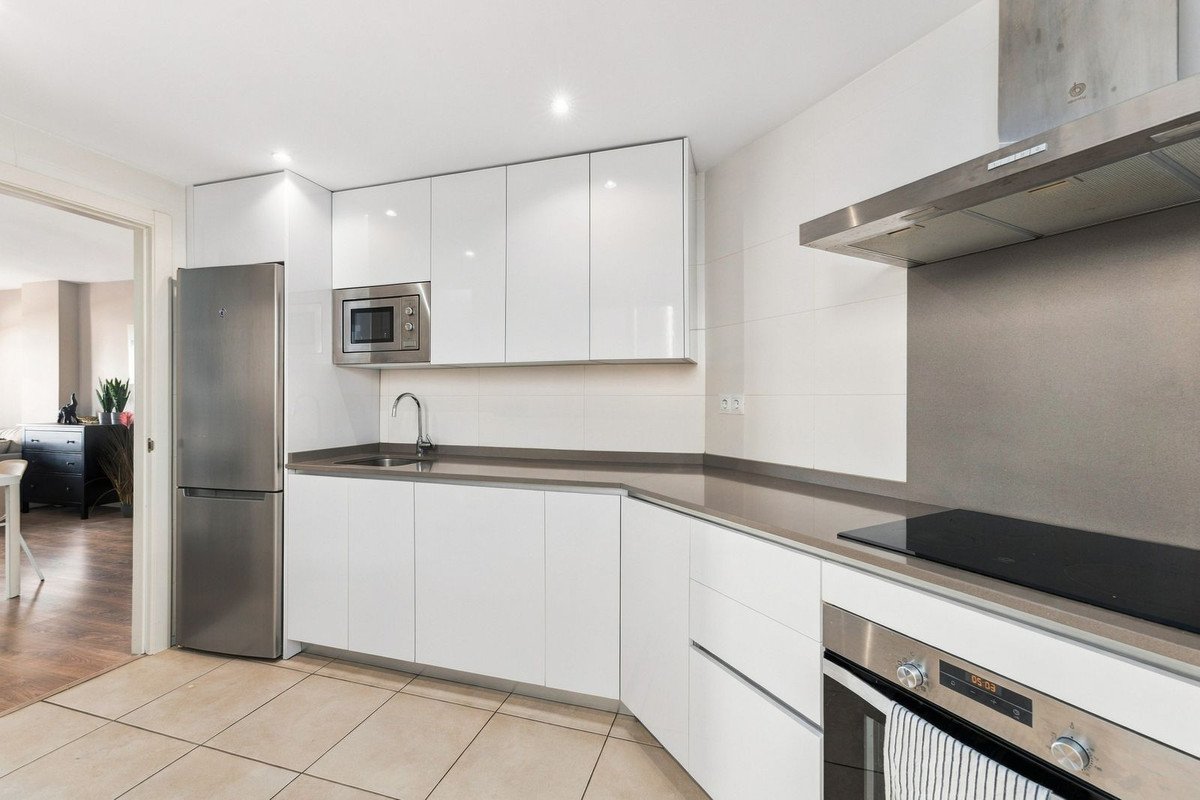 3 Bed Middle Floor Apartment in Nueva Andalucía