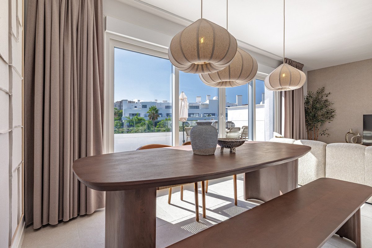 2 Bed Middle Floor Apartment in Estepona