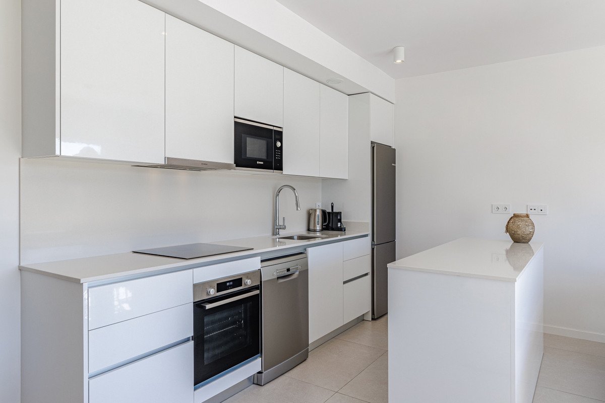 2 Bed Middle Floor Apartment in Estepona