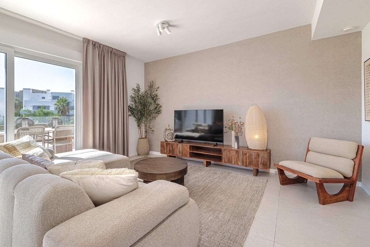 2 Bed Middle Floor Apartment in Estepona