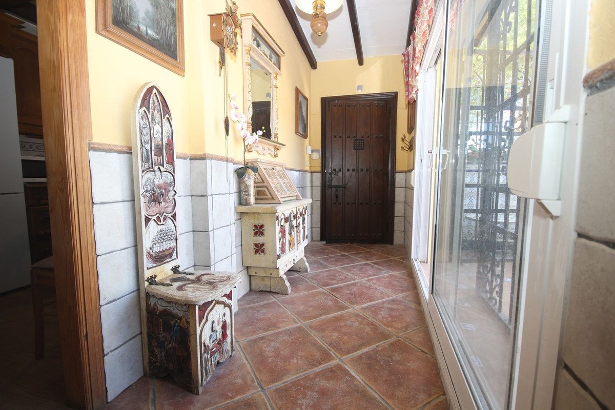 4 Bed Semi-Detached House in Elviria