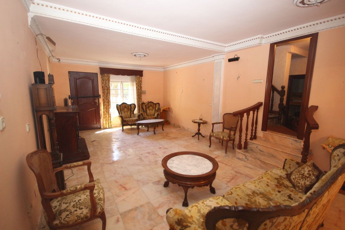 4 Bed Semi-Detached House in Elviria