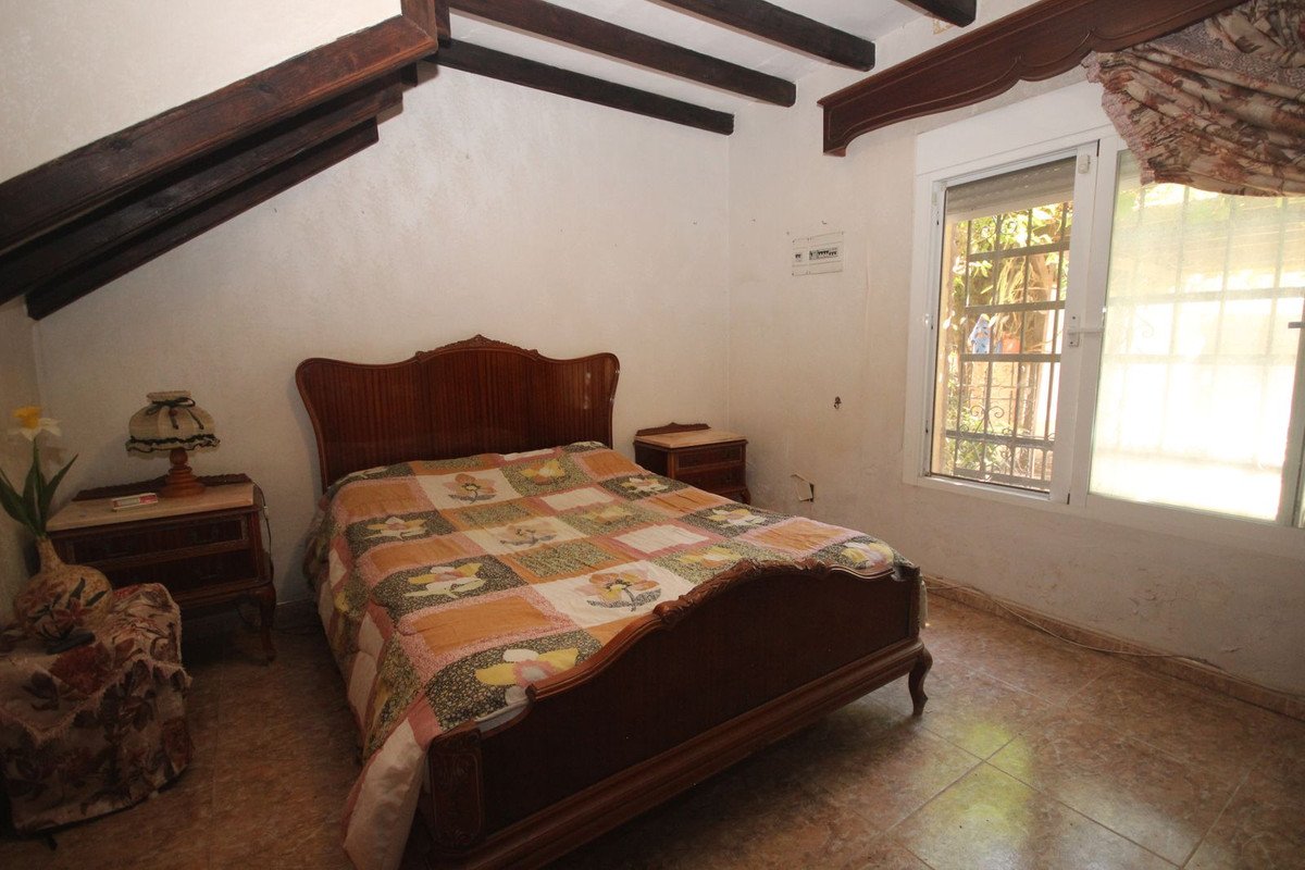 4 Bed Semi-Detached House in Elviria