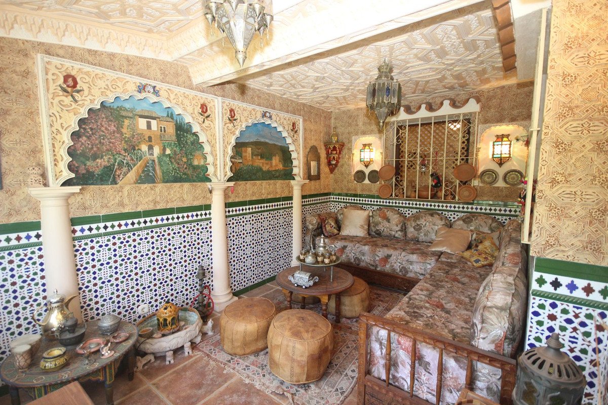 4 Bed Semi-Detached House in Elviria