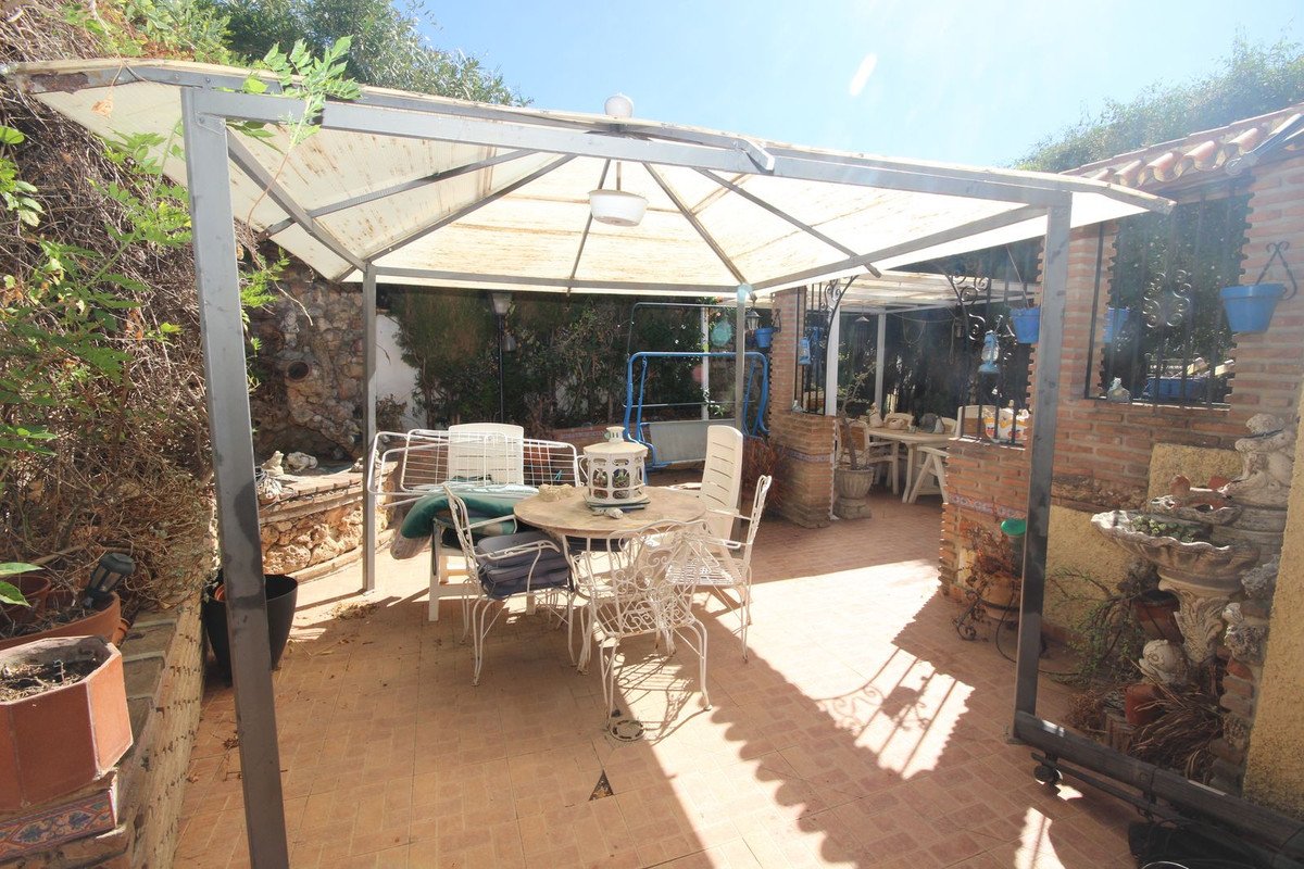 4 Bed Semi-Detached House in Elviria