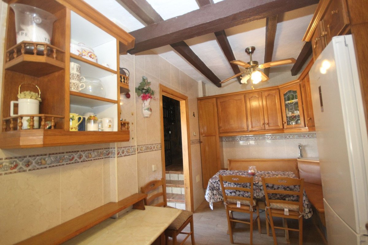 4 Bed Semi-Detached House in Elviria