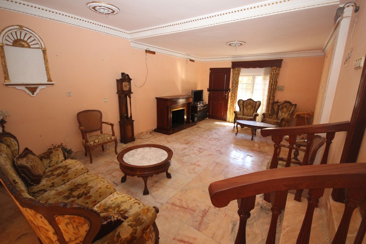 4 Bed Semi-Detached House in Elviria