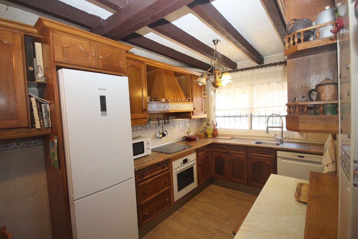 4 Bed Semi-Detached House in Elviria