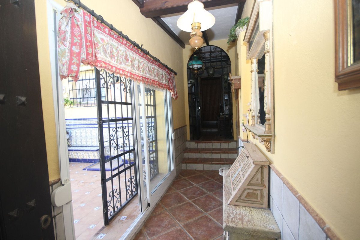 4 Bed Semi-Detached House in Elviria