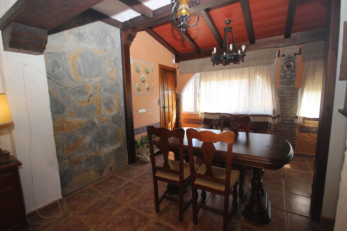 4 Bed Semi-Detached House in Elviria