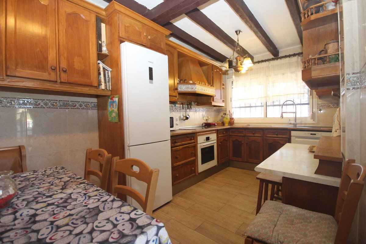 4 Bed Semi-Detached House in Elviria