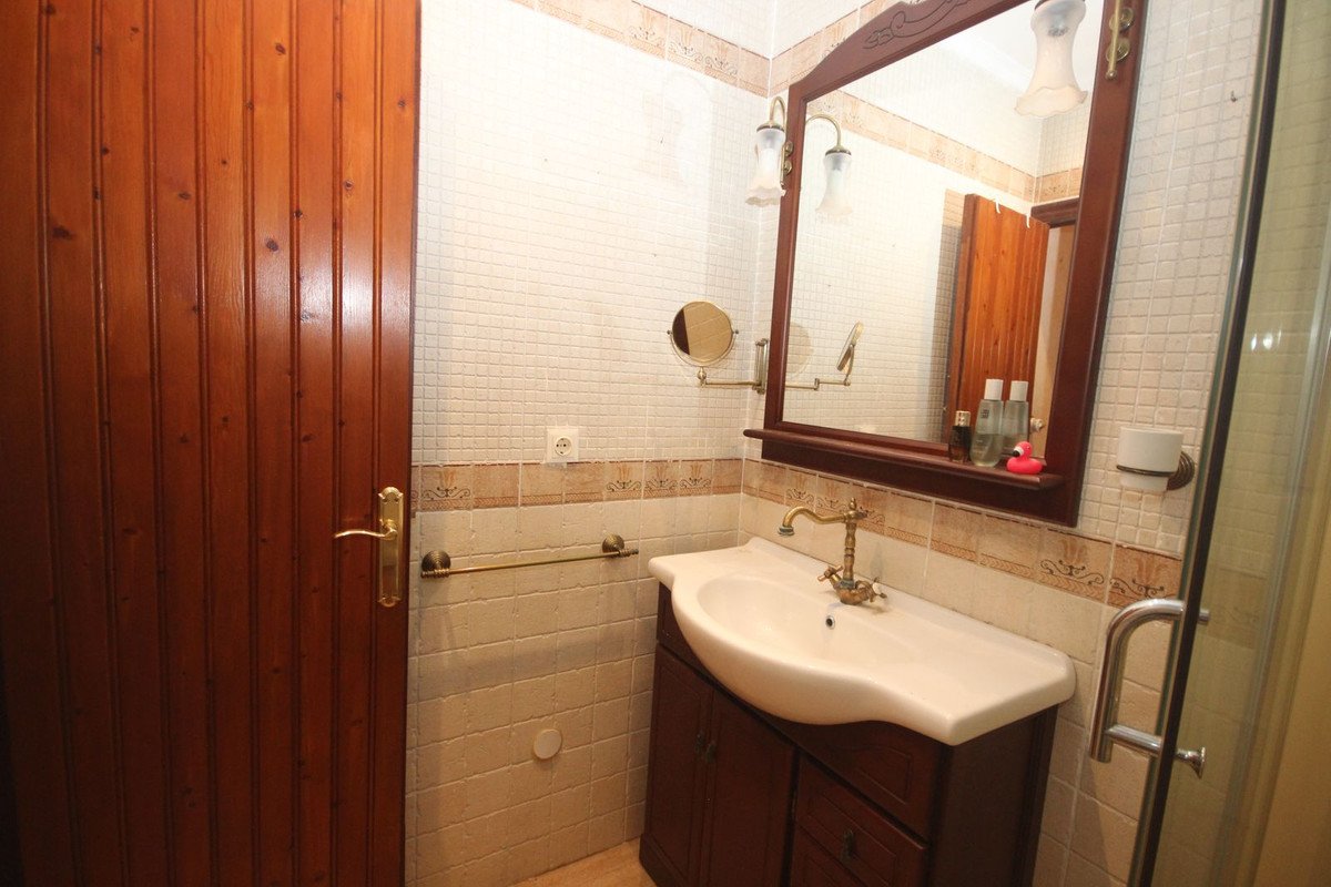 4 Bed Semi-Detached House in Elviria