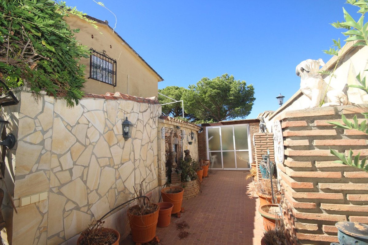 4 Bed Semi-Detached House in Elviria