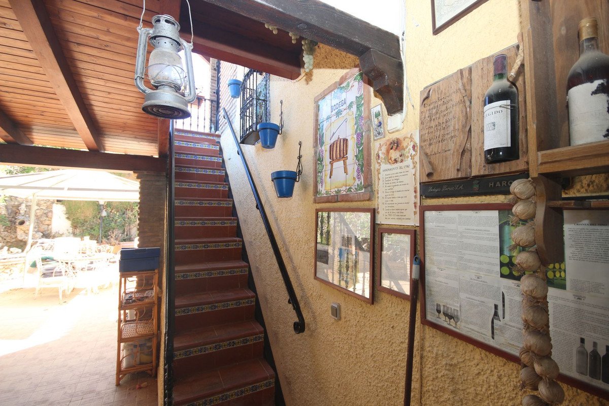 4 Bed Semi-Detached House in Elviria