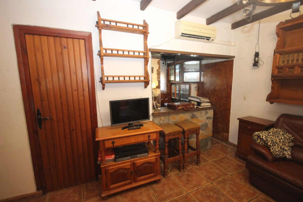 4 Bed Semi-Detached House in Elviria