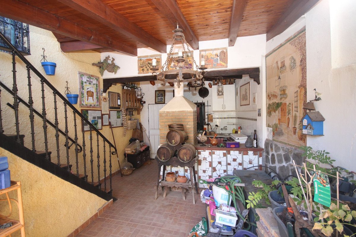 4 Bed Semi-Detached House in Elviria
