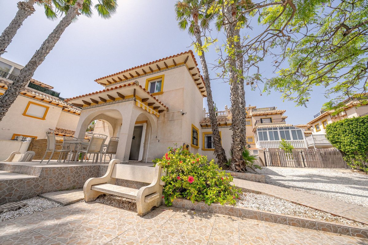 3 Bed Detached Villa in Orihuela Costa