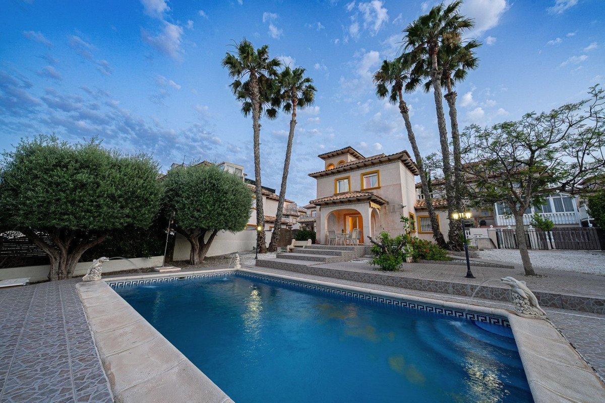 3 Bed Detached Villa in Orihuela Costa