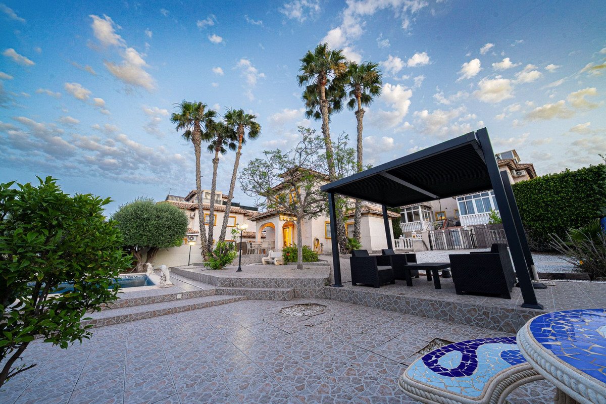3 Bed Detached Villa in Orihuela Costa