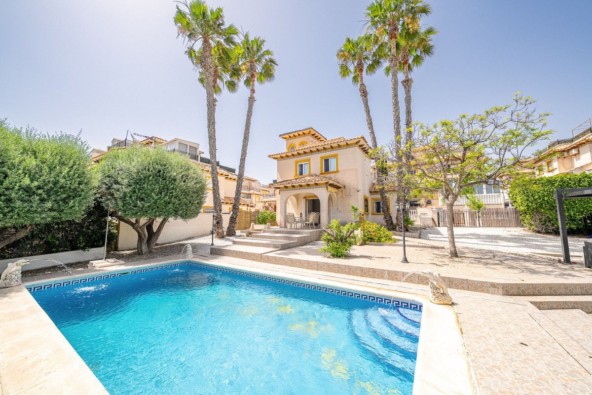 3 Bed Detached Villa in Orihuela Costa
