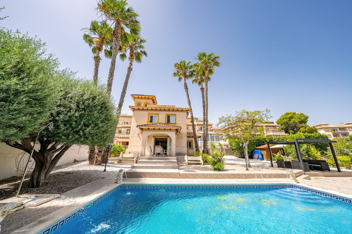 3 Bed Detached Villa in Orihuela Costa