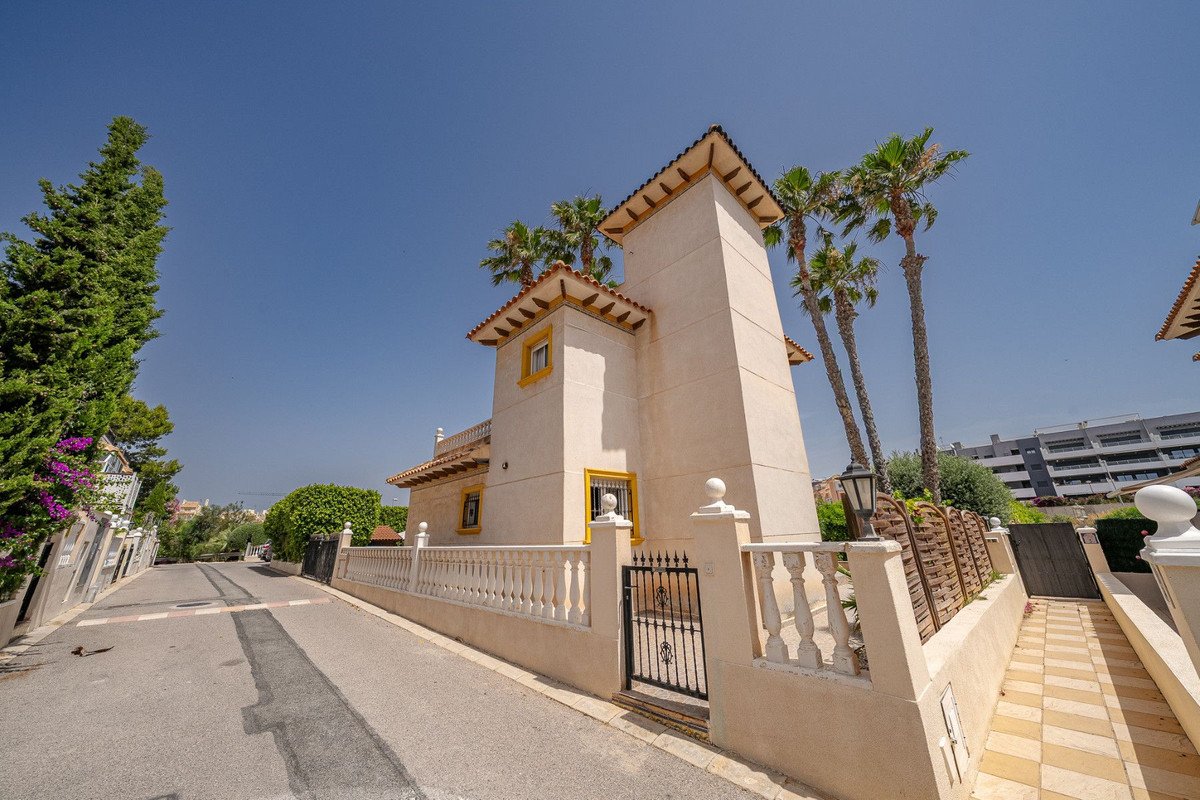 3 Bed Detached Villa in Orihuela Costa
