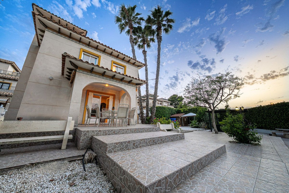 3 Bed Detached Villa in Orihuela Costa