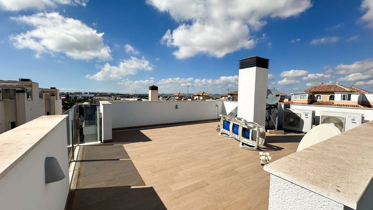 5 Bed Detached Villa in Torrevieja
