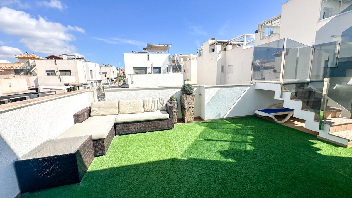 5 Bed Detached Villa in Torrevieja